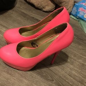Size 9 hot pink shoes